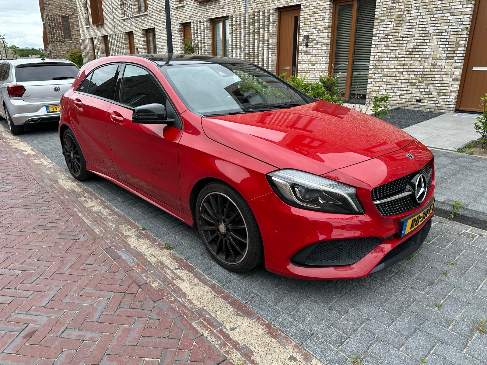 Mercedes-Benz A Klasse A180 pano, carplay, night edition,amg, 4 cilinders, 122 pk, 1200 kg, 19 km/l