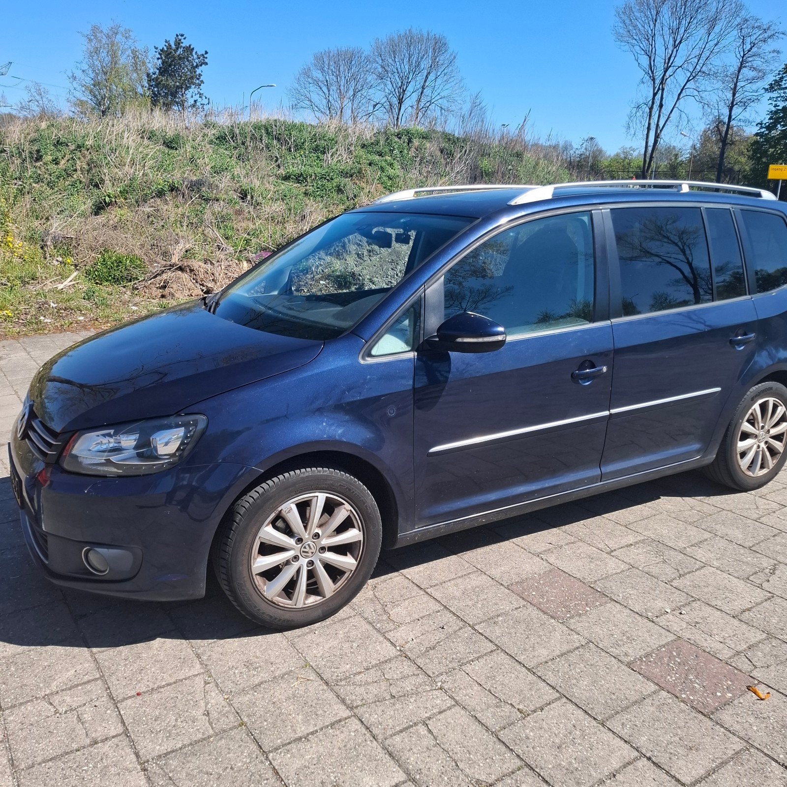 Volkswagen Touran 1.2 TSI 77KW BMT 7P 2012 Blauw, Auto's, Voorwielaandrijving, 4 cilinders, Blauw, 7 stoelen