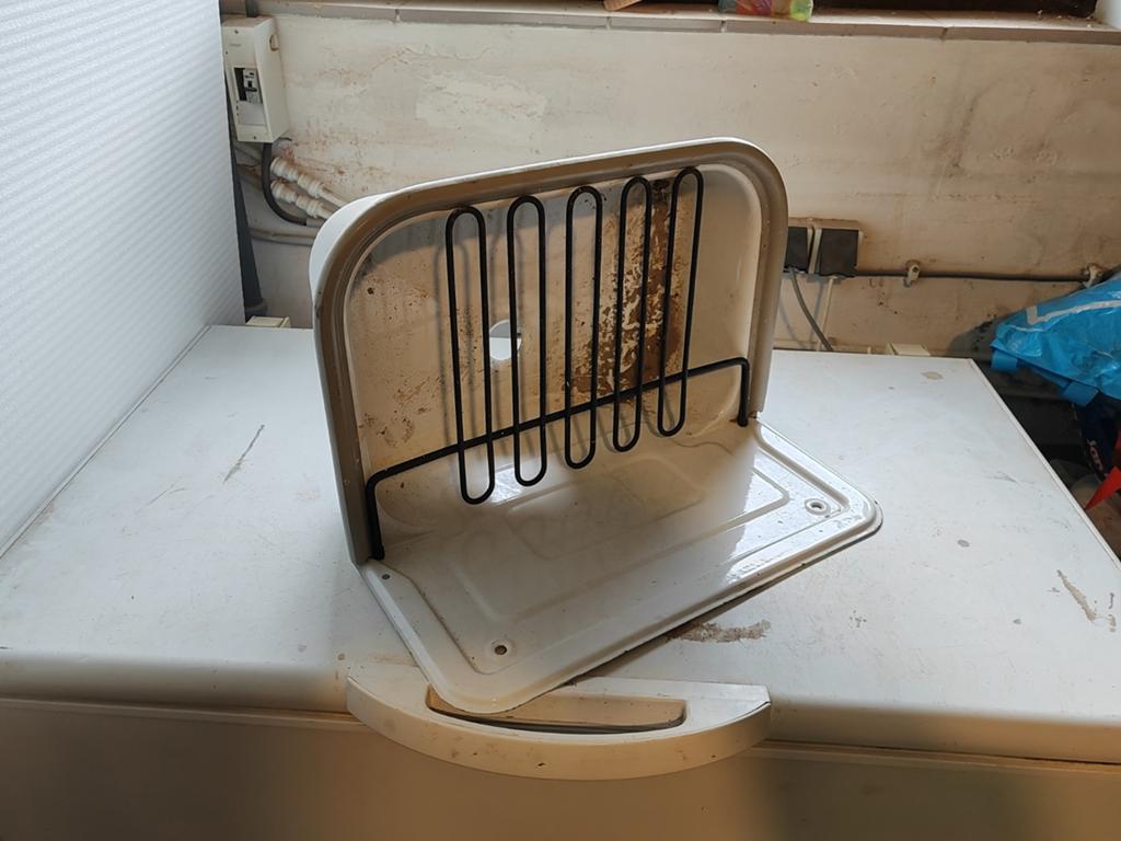 Oude wasbak met rekje, Ophalen, Gebruikt