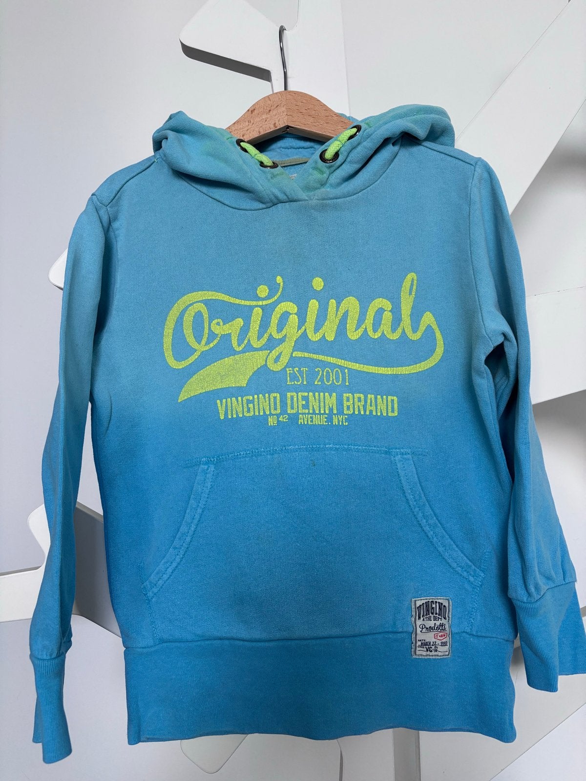 Vingino hoodie blauw met geel opschrift - maat 5, Ophalen of Verzenden, Gebruikt, Jongen
