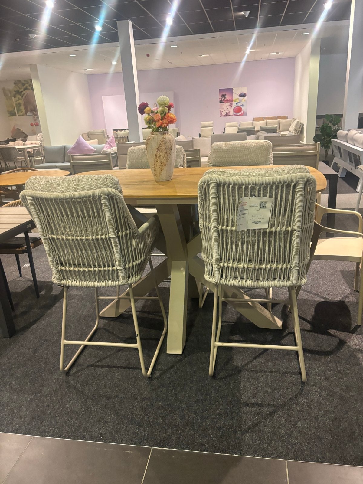 Stijlvolle tuinset: tafel met 4 wicker barkrukken, Ophalen of Verzenden, Zo goed als nieuw, Hout