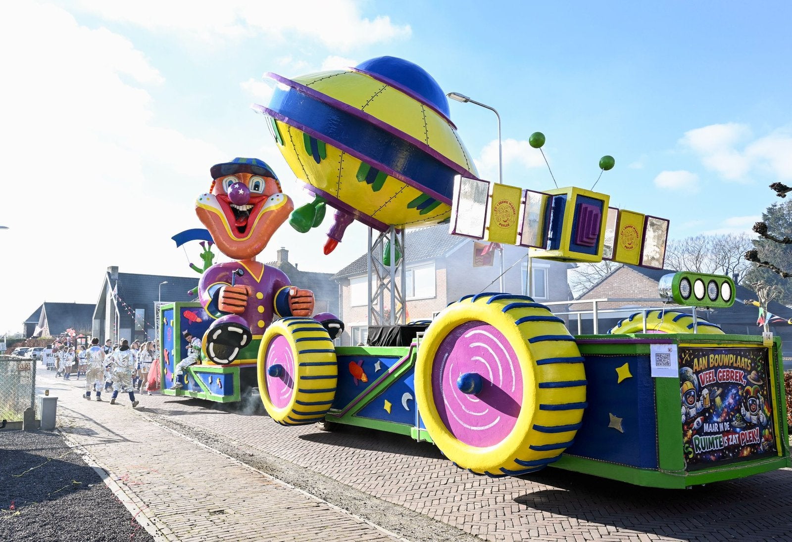 Zelfrijdende carnavalswagen - ruimte/astronauten, Drie personen of meer, Ticket of Toegangskaart