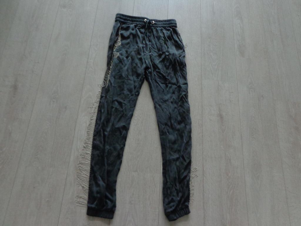 Zwarte dames broek mt. XS, metalen franjes van Zoe Karssen, Zwart, Ophalen of Verzenden, Zo goed als nieuw, Maat 34 (XS) of kleiner
