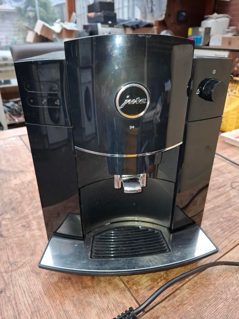 Jura D4 2021 met grote onderhoudsbeurt, Witgoed en Apparatuur, Koffiezetapparaten, 10 kopjes of meer, Ophalen, Zo goed als nieuw