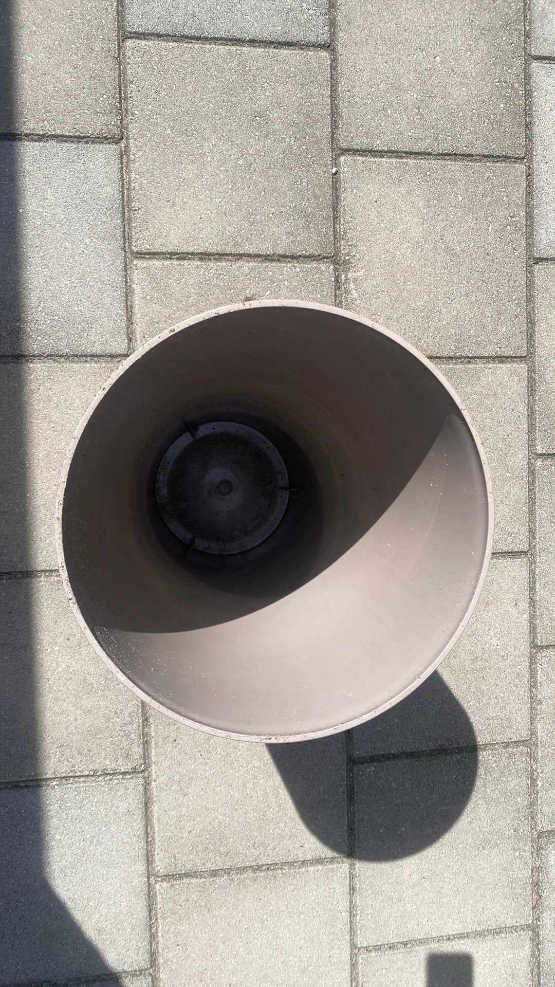 Kunststof bloempot, taupe, 60 cm hoog, doorsnede 30 cm, Kunststof, Gebruikt, Rond, Balkon