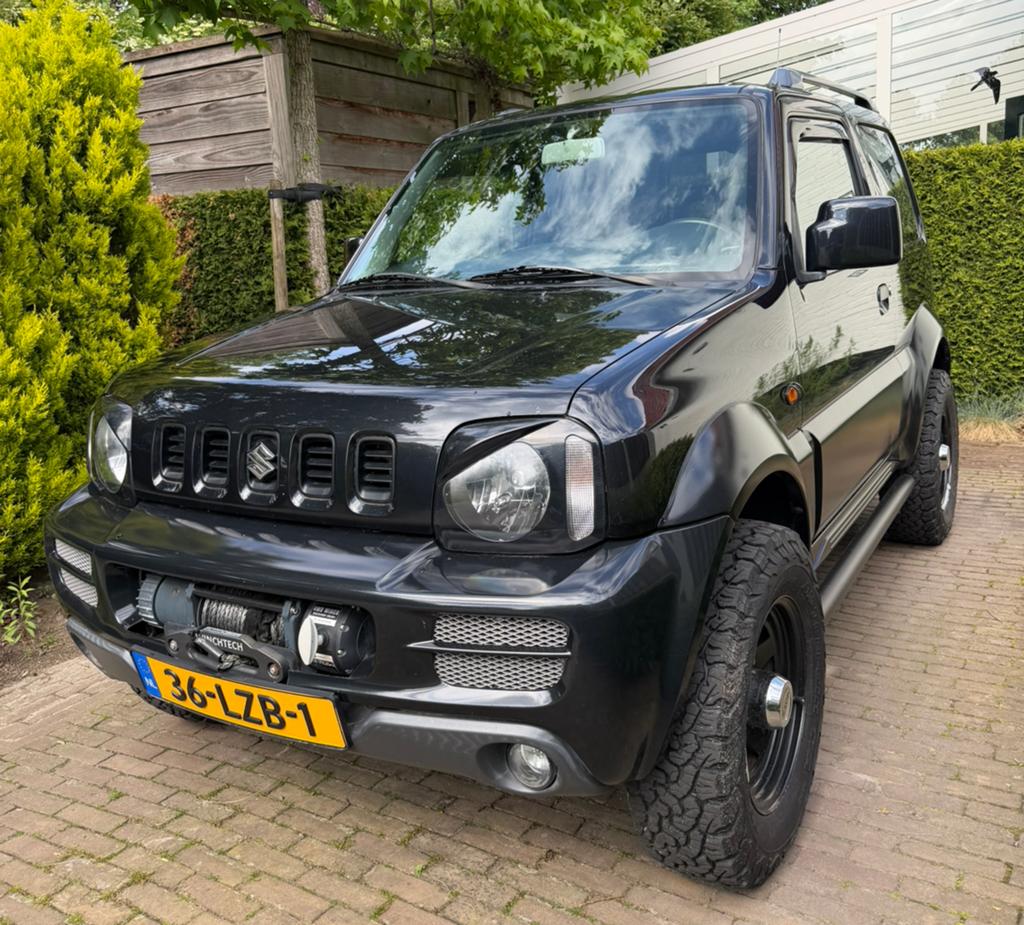 Suzuki Jimny 1.6 4WD 2010 Zwart Offroad 4x4, Voorwielaandrijving, Stof, 40 €/maand, 4 stoelen