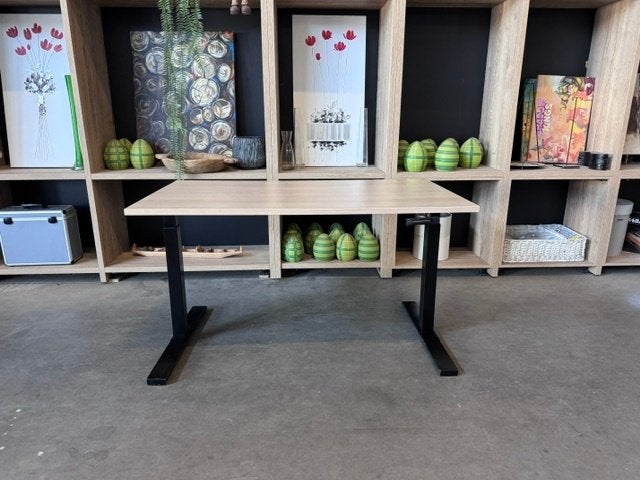 Zit-sta bureau met slinger 140x80xH70-116 cm, 135€ /st, 2st