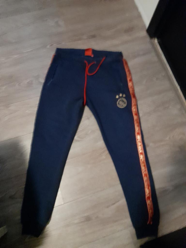 Ajax premium training broek, Ophalen