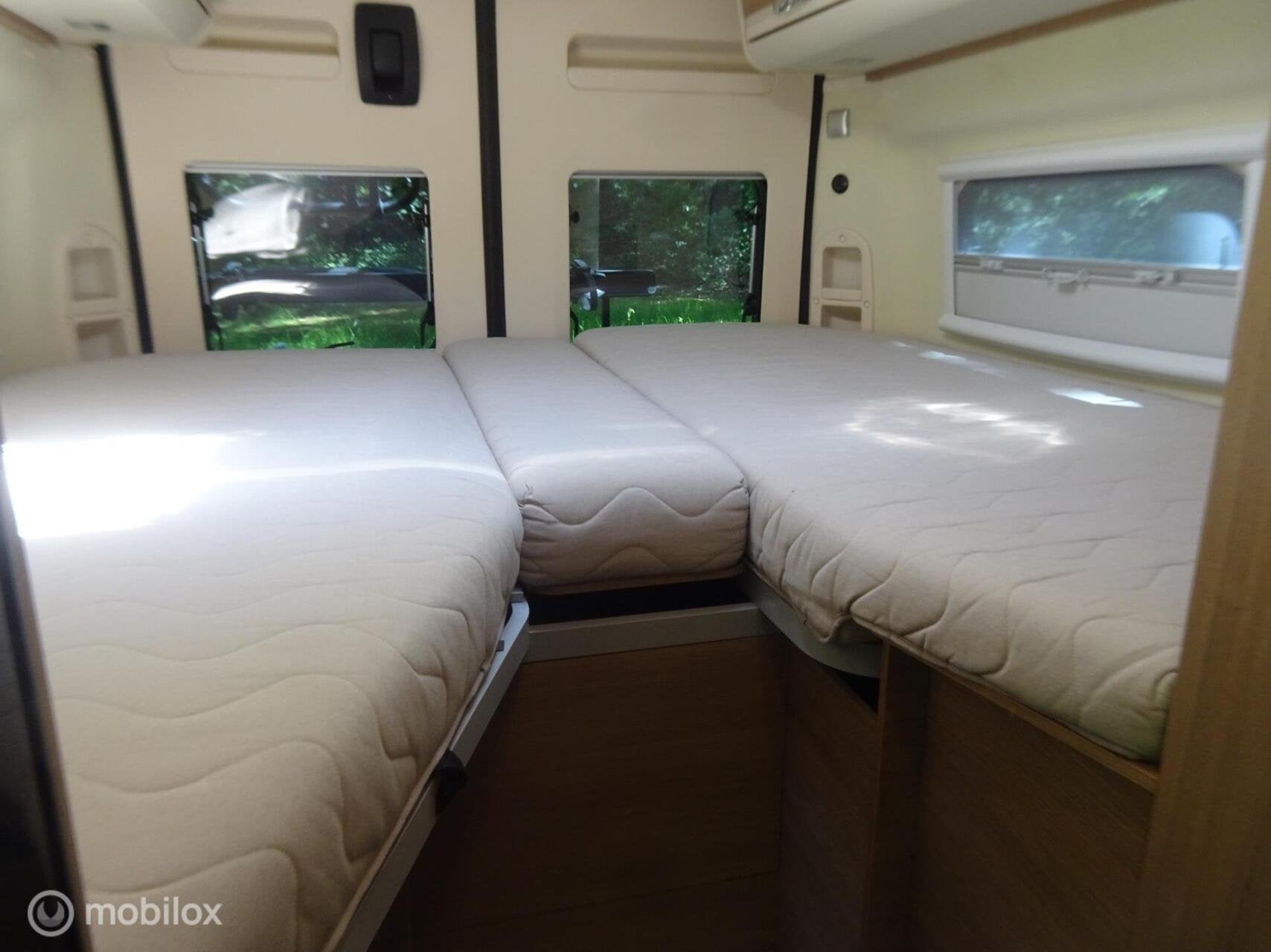 Adria Twin Axess 640 SL 130 PK Euro 6 | Enkele-bedden | Vol, Caravans en Kamperen, Campers, Tot en met 2, Bedrijf, Adria, 6 tot 7 meter