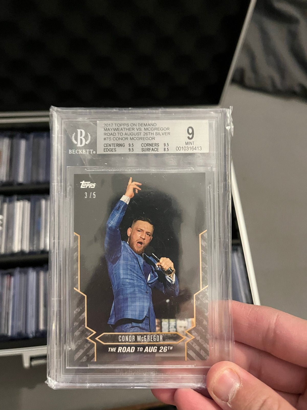 Conor McGregor vs Floyd Mayweather Topps UFC kaart /5, Ophalen of Verzenden, Zo goed als nieuw, Losse kaart