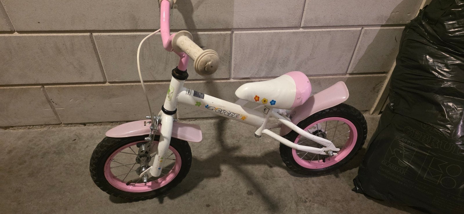 Roze kinderfietsje, Ophalen, Gebruikt