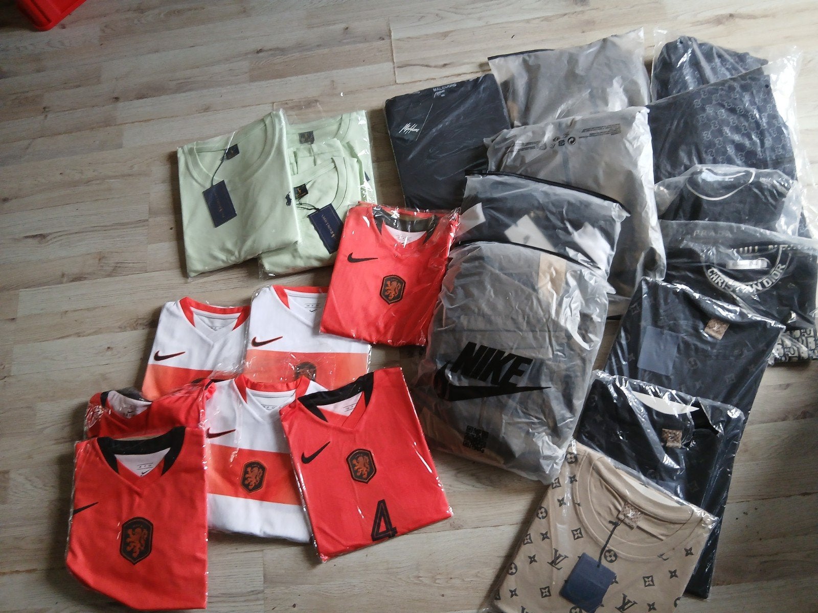 Restpartij nieuwe kleding - 22 stuks, Ophalen