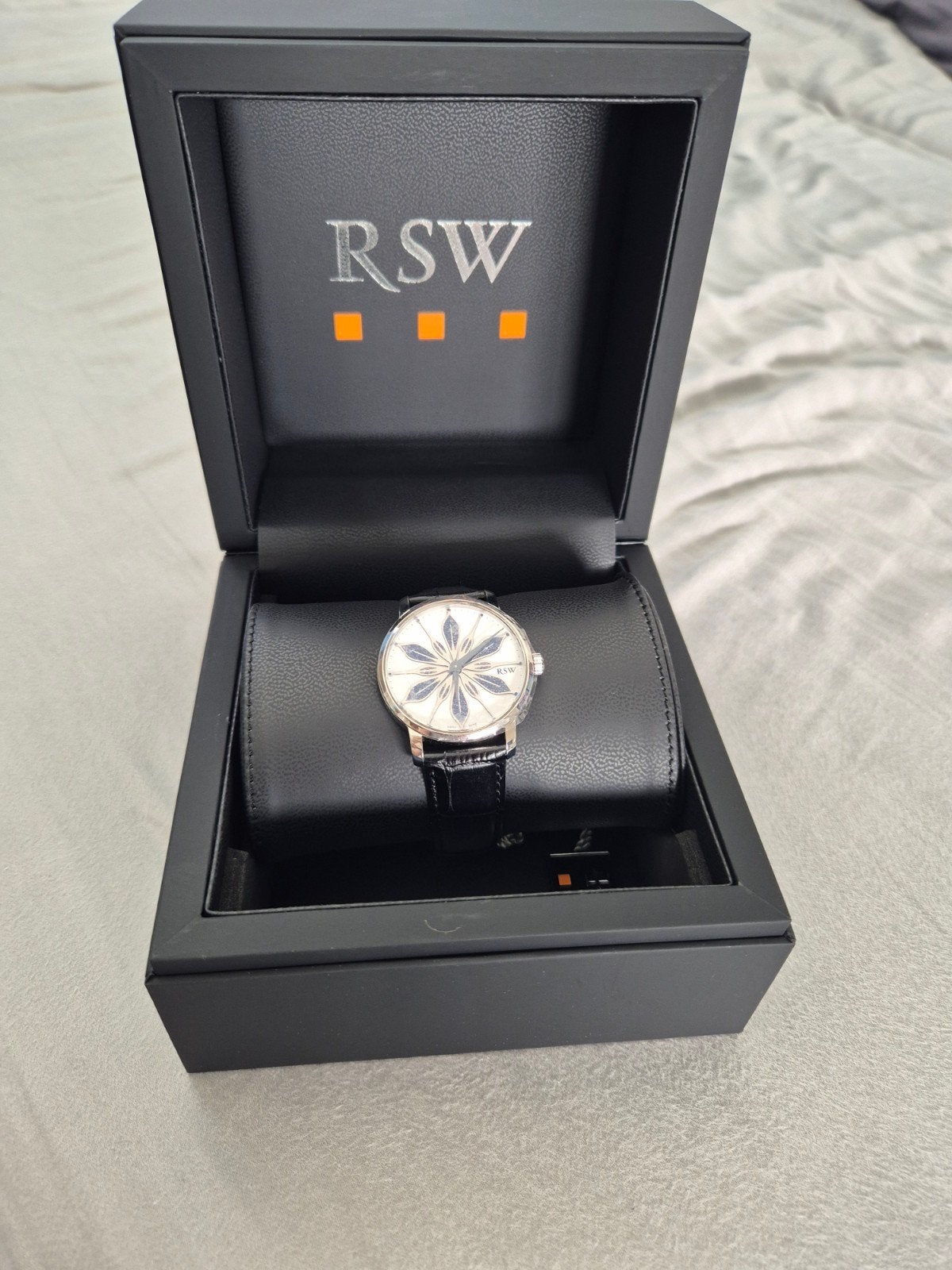 RSW Polshorloge met uniek bloemdesign en leren band, Sieraden, Tassen en Uiterlijk, Horloges | Heren, Overige merken, Leer, Staal