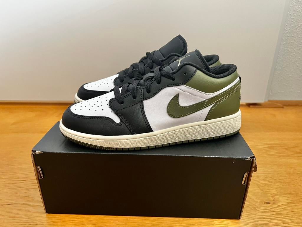 NIEUW! Air Jordan 1 low black/ white/ olive maat 38, Zwart, Nieuw, Ophalen of Verzenden, Sneakers of Gympen
