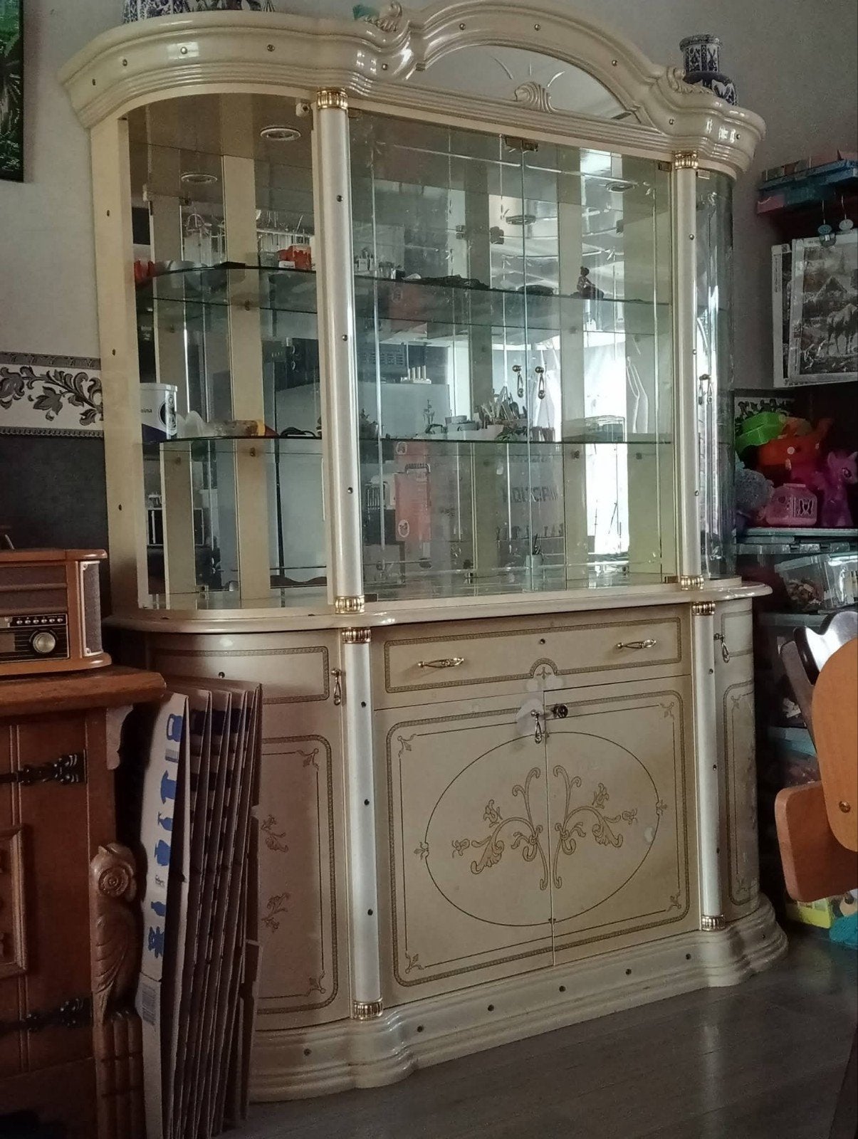 Italiaanse kast en salontafel gratis, Ophalen, Gebruikt, Klassiek, 150 tot 200 cm