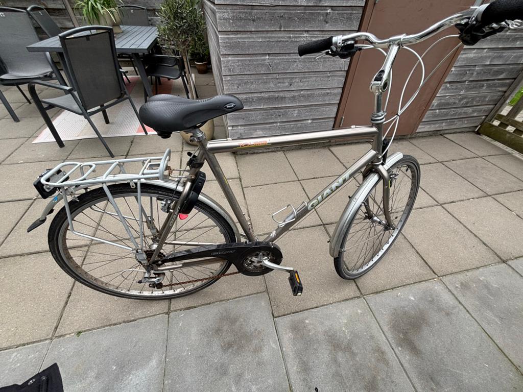 Giant toerfiets - Opknapper met roest en defecte verlichting, Fietsen en Brommers, Fietsen | Heren | Herenfietsen, Gebruikt, Giant