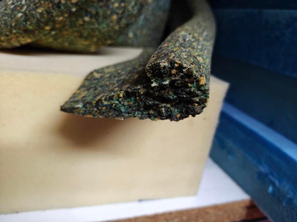 Rol polypress bondfoam  stoffeerprofiel meubelstoffering, Hobby en Vrije tijd, Ophalen