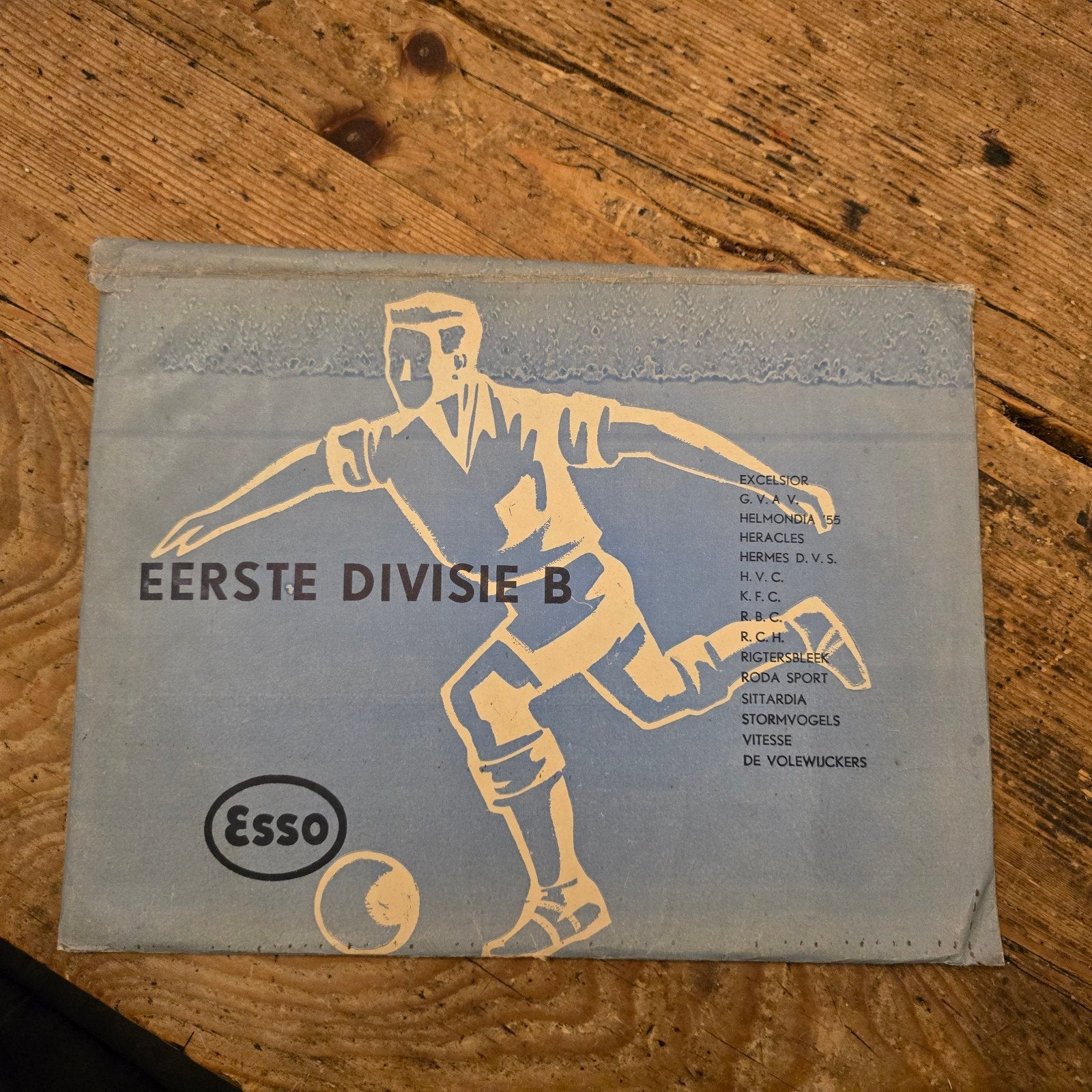 Eerste divisie B esso voetbal 1958, Verzamelen, Sportartikelen en Voetbal, Ophalen of Verzenden, Zo goed als nieuw
