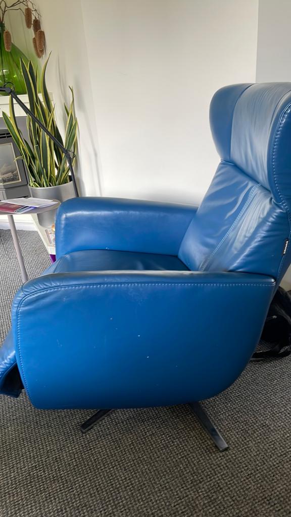 Sta op stoel Prominent snoerloos, Ophalen, Minder dan 75 cm, Leer, Zo goed als nieuw