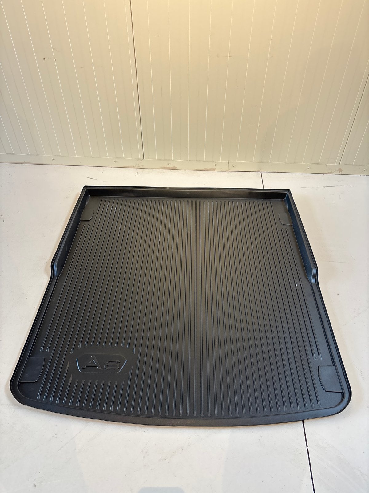 Originele rubberen kofferbakmat Audi A6 C7, Auto diversen, Ophalen, Zo goed als nieuw
