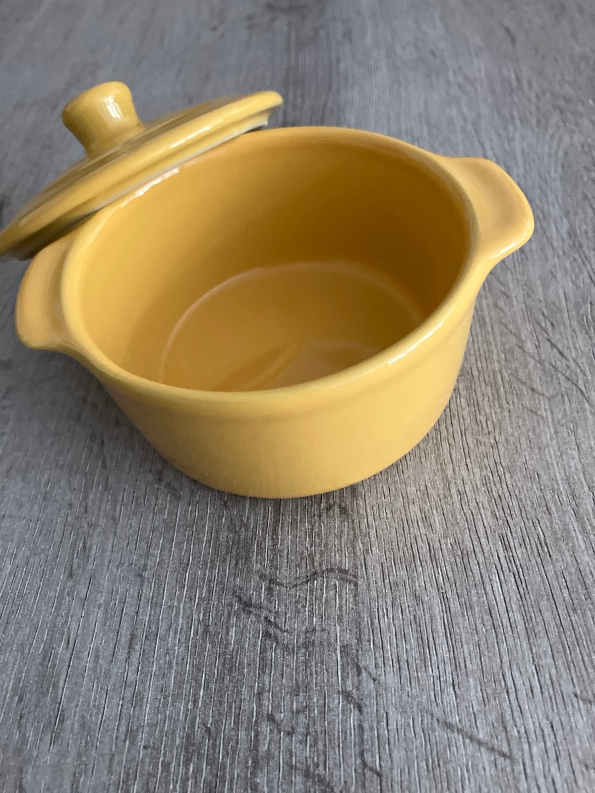 Gele keramische ovenschaal met deksel, Ophalen, Zo goed als nieuw, Steen/keramiek, Geel