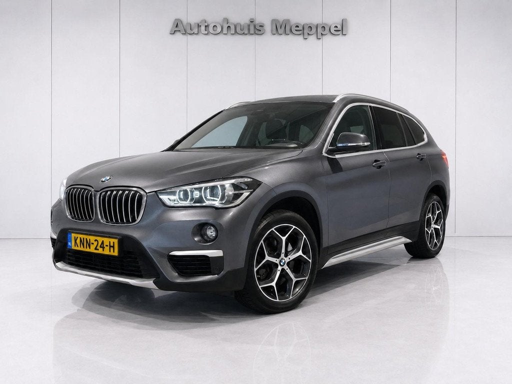 BMW X1 xDrive20i X-Line*Trekhaak*Pano*LED+*PDC*HiFi*Driving-, 1998 cc, Gebruikt, 2000 kg, Bedrijf