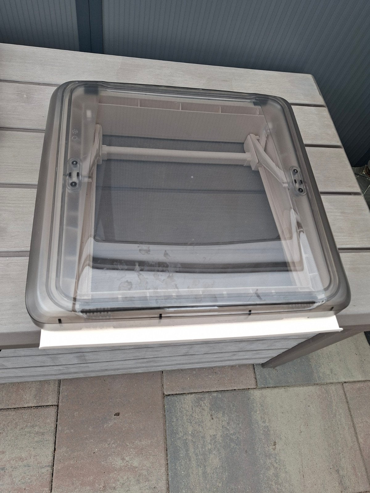 Knaus 2026 Mini Heki FL 40x40 dakluik met permanente ventil, Caravans en Kamperen, Caravan accessoires, Ophalen of Verzenden, Nieuw