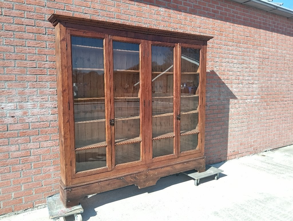 Oude Franse ondiepe museum vitrinekast., Huis en Inrichting, Ophalen, Gebruikt, 200 cm of meer, 200 cm of meer