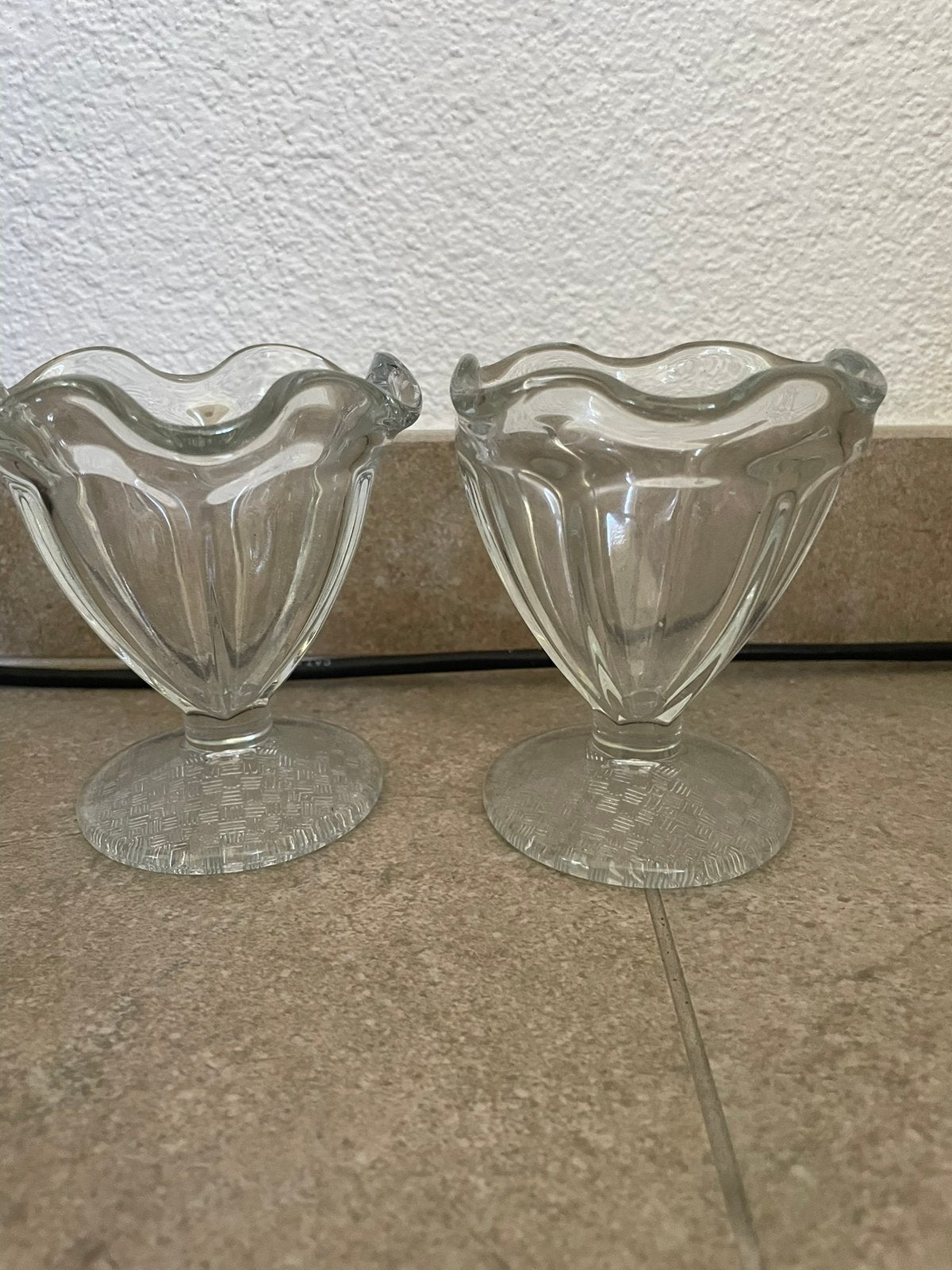 2 Stevig glazen ijscoupes - 10 cm hoog, Huis en Inrichting, Glas of Glazen, Vintage, Ophalen of Verzenden, Glas