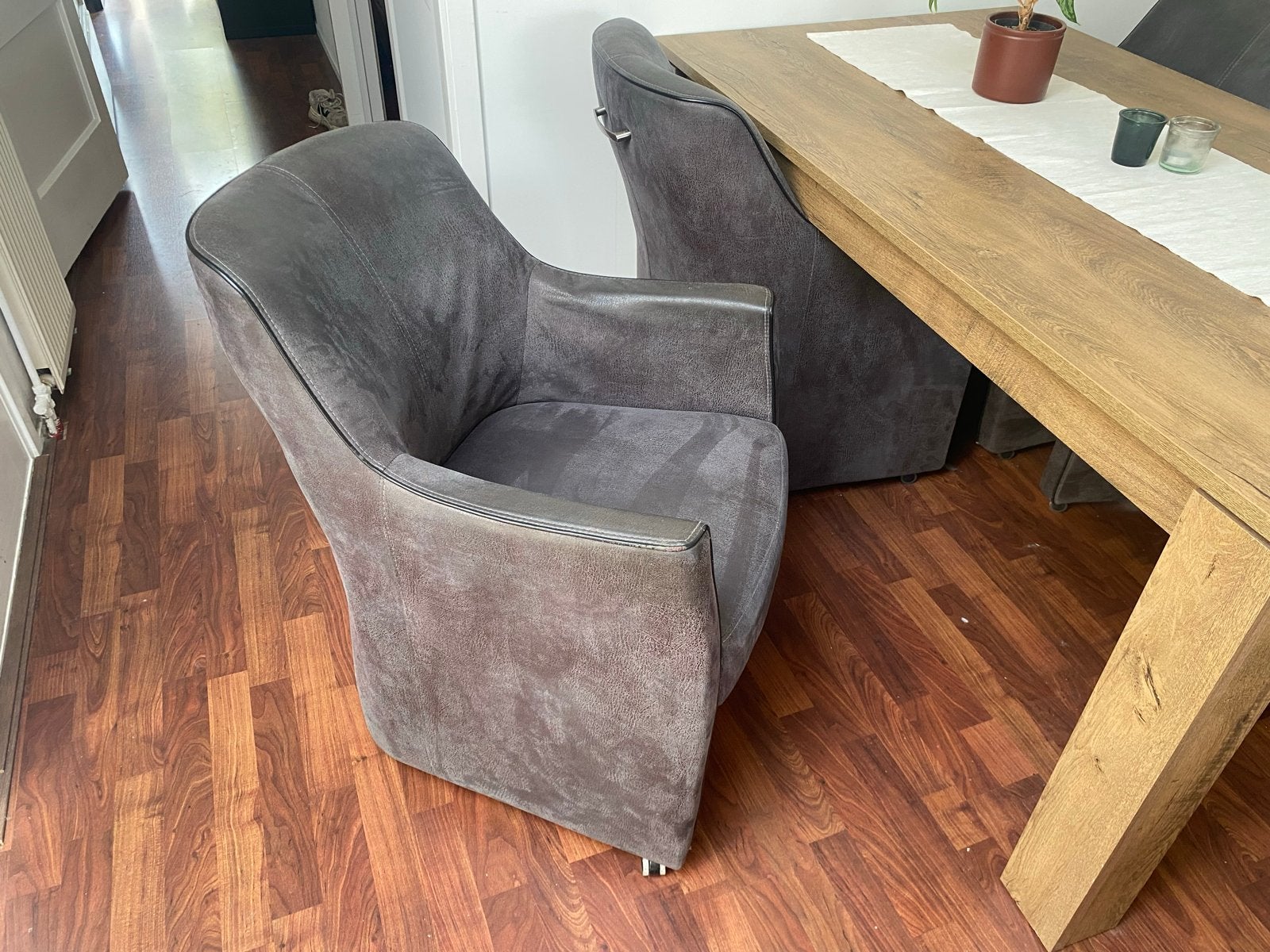 4 comfortabele eetkamerstoelen grijs leer, Ophalen, Gebruikt, Vier, Grijs