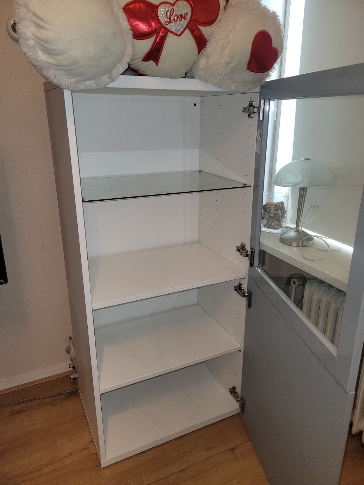 Grijze vitrinekast met glazen deur en planken  H130×B60×D42, Ophalen, Met deur(en), 100 tot 150 cm, 50 tot 100 cm