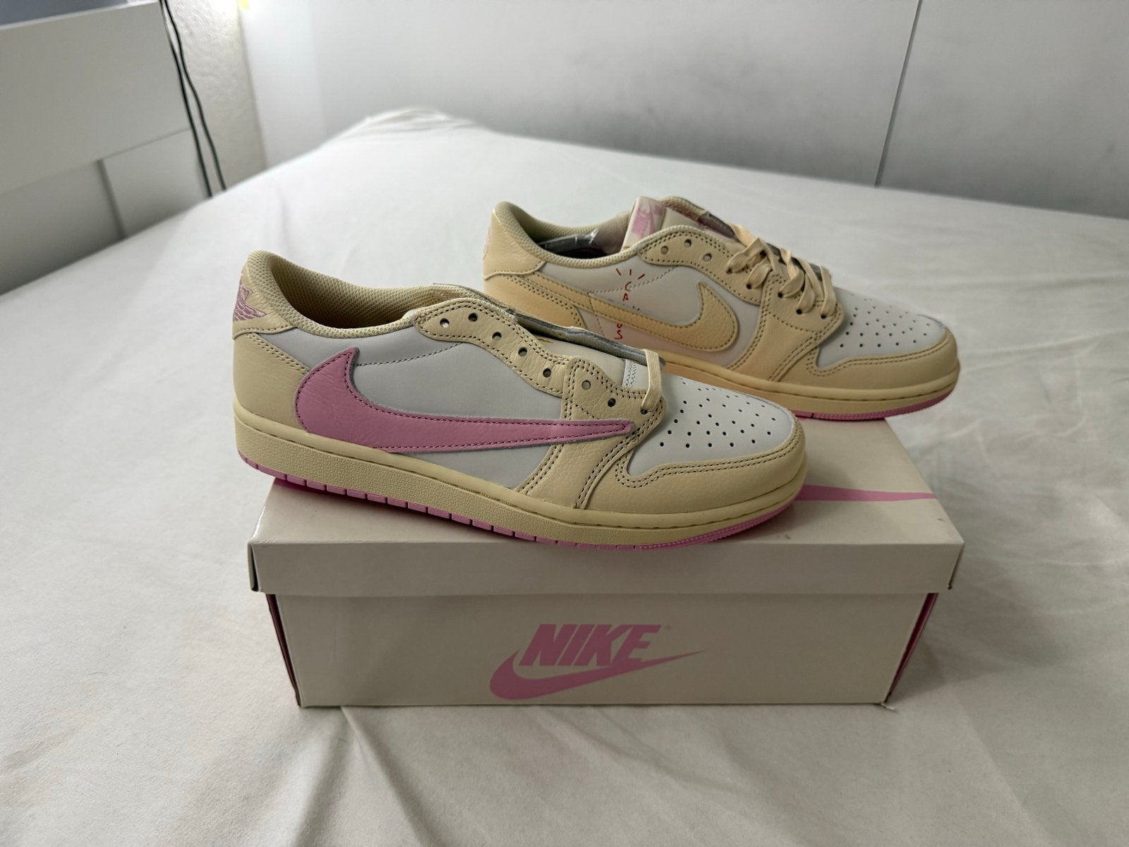 Nike Air Jordan 1 Low Travis Scott shy pink, Overige kleuren, Nieuw, Ophalen of Verzenden, Sneakers of Gympen