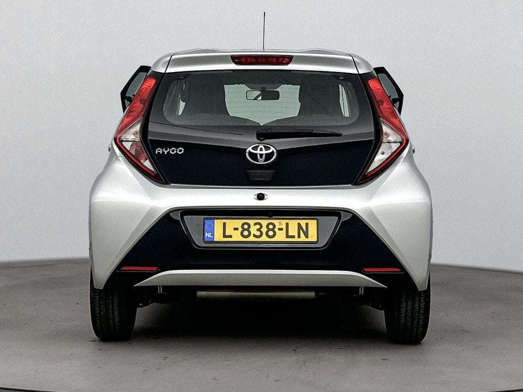 Toyota Aygo 1.0 VVT-i x-otic | Automaat | Multimedia Scherm, Gebruikt, Euro 6, 4 stoelen, Leder en Stof