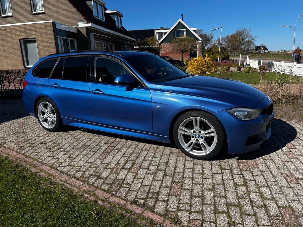 BMW 3-Serie F31 320I Touring M-sport, Achterwielaandrijving, Zwart, 4 cilinders, Blauw