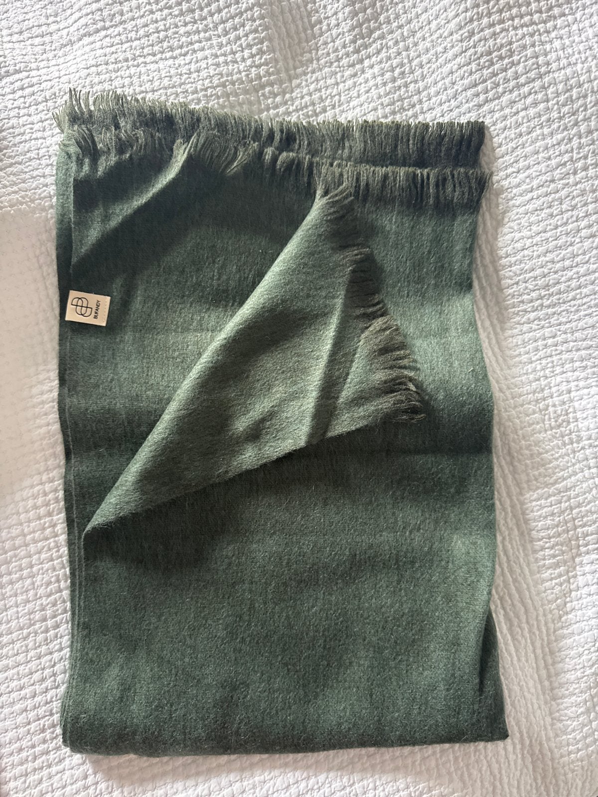 Donkergroene sjaal - Zo goed als nieuw, Kleding | Dames, Ophalen of Verzenden, Zo goed als nieuw, Maat 46/48 (XL) of groter, Sjaal