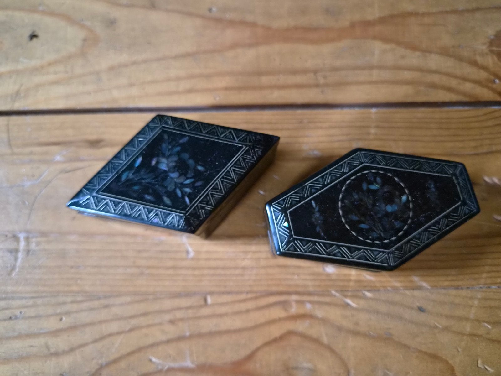Set van 2 Antieke Oosterse Doosjes met Parelmoer Inleg, Ophalen