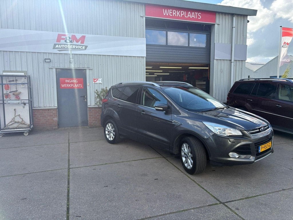 Ford Kuga 1.5 Titanium Clima, cruise, pdc achter, trekhaak,, Auto's, Ford, 4 cilinders, Leder en Stof, Bedrijf, Handgeschakeld