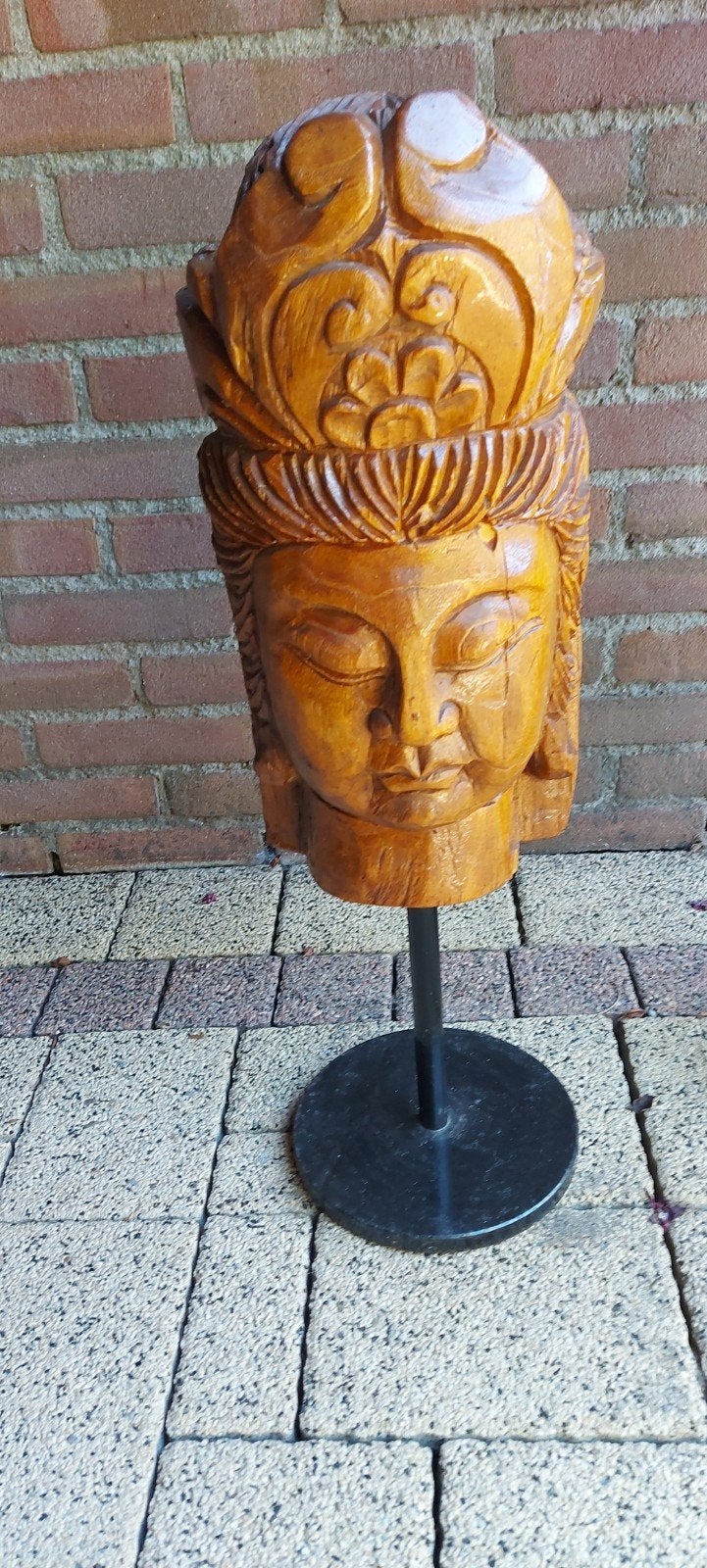 Houten Boeddha Hoofd op Standaard - Handgesneden, Antiek en Kunst, Kunst | Niet-Westerse kunst, Hout, Bruin, Ophalen of Verzenden