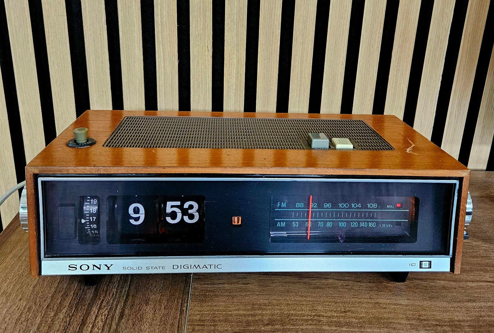 Vintage Sony TFM-C690W Flip klok Wekker Radio, Ophalen of Verzenden