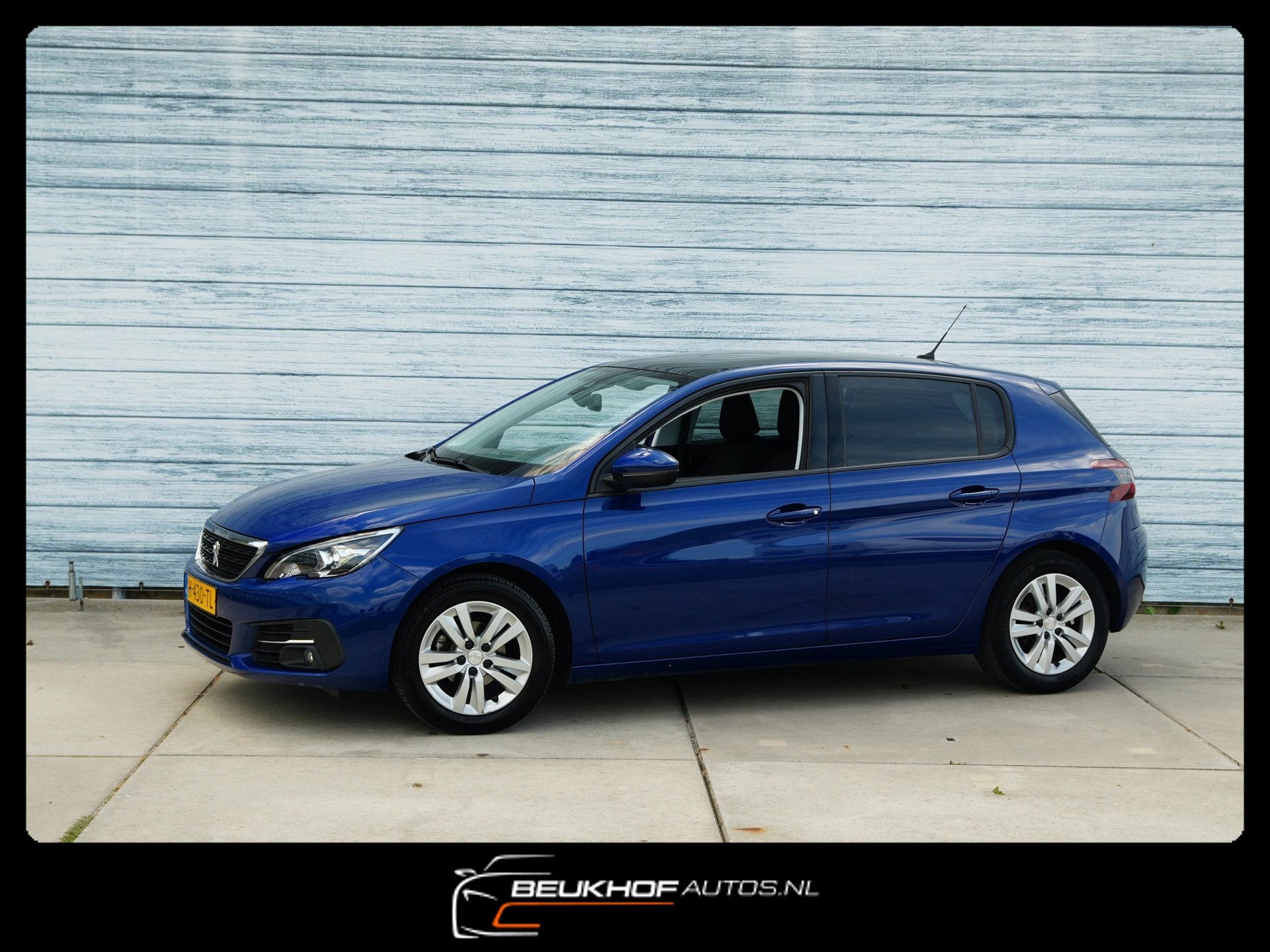 Peugeot 308 1.2 PureTech Nieuwe Riem Carplay Navigati Cruise, Auto's, Voorwielaandrijving, Dealer onderhouden, Gebruikt, Blauw