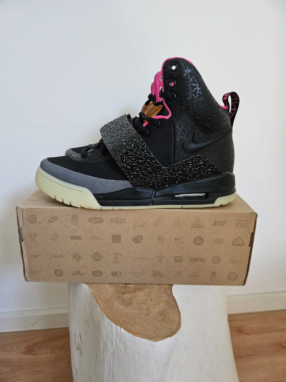 Nike Air Yeezy 1 Blink - maat 43, Zwart, Nieuw, Ophalen of Verzenden, Sneakers of Gympen
