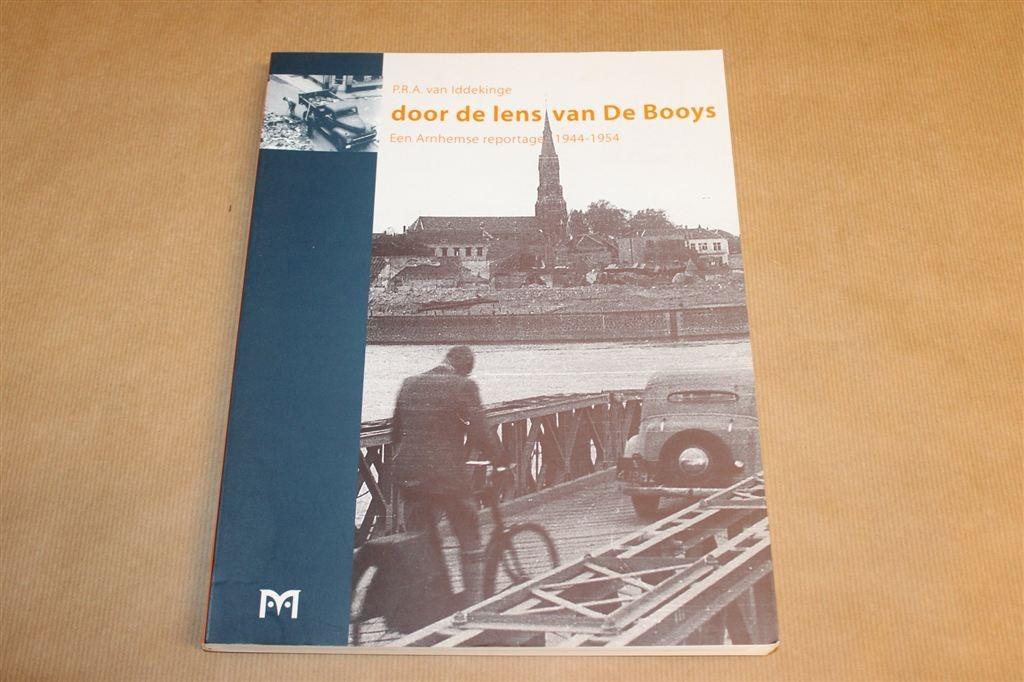 Door de Lens van De Booys — Arnhem Fotoreportage 1944-1954, Ophalen of Verzenden, Gelezen