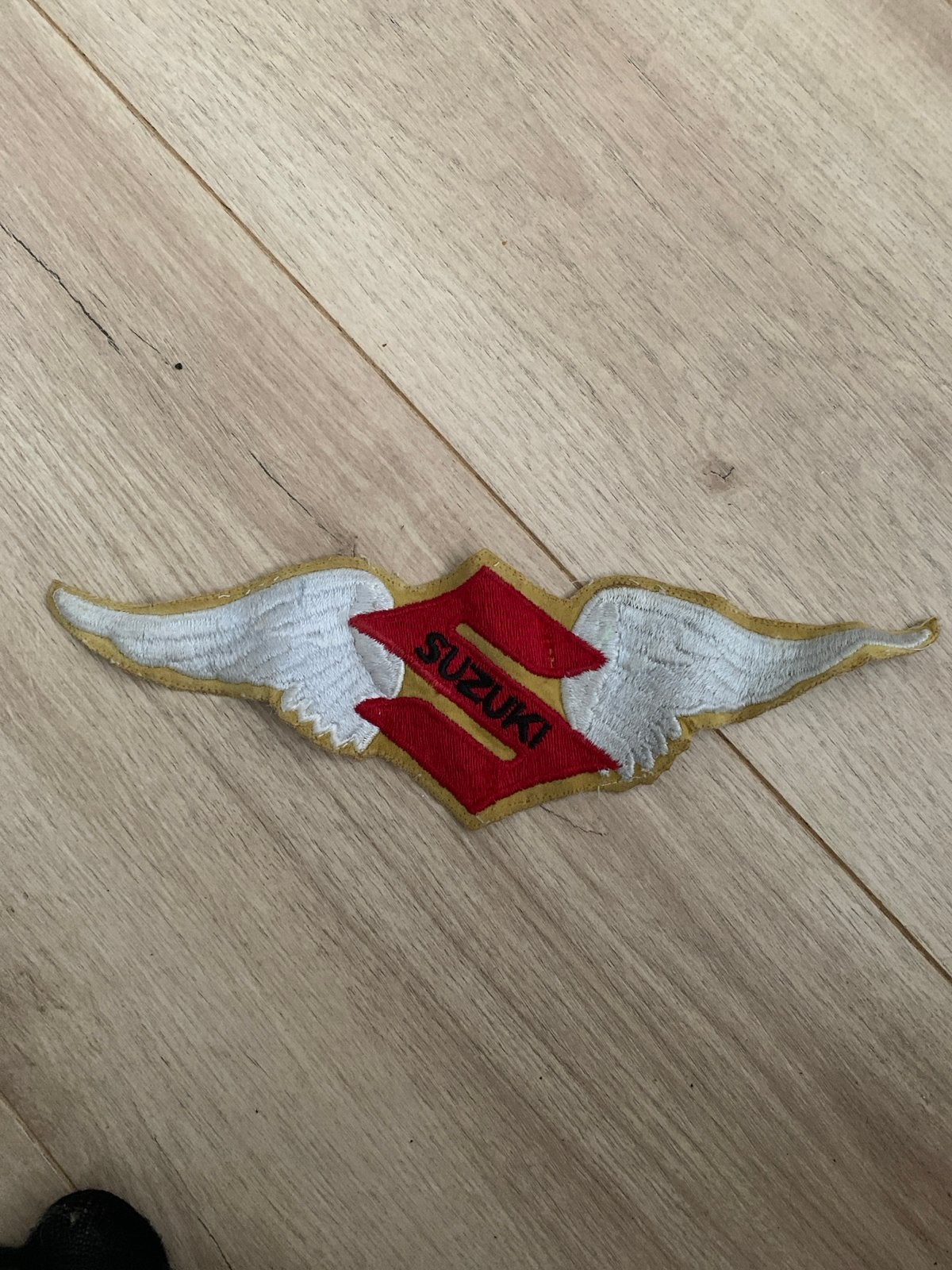 Vintage Suzuki Motorfiets Patch - Embleem met Vleugels, Ophalen of Verzenden