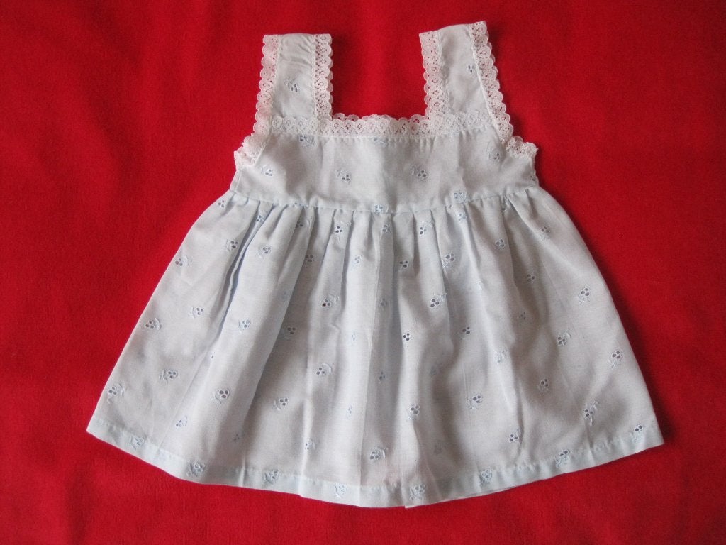Mooi zacht blauw baby jurkje van broderie, Ophalen of Verzenden, Zo goed als nieuw