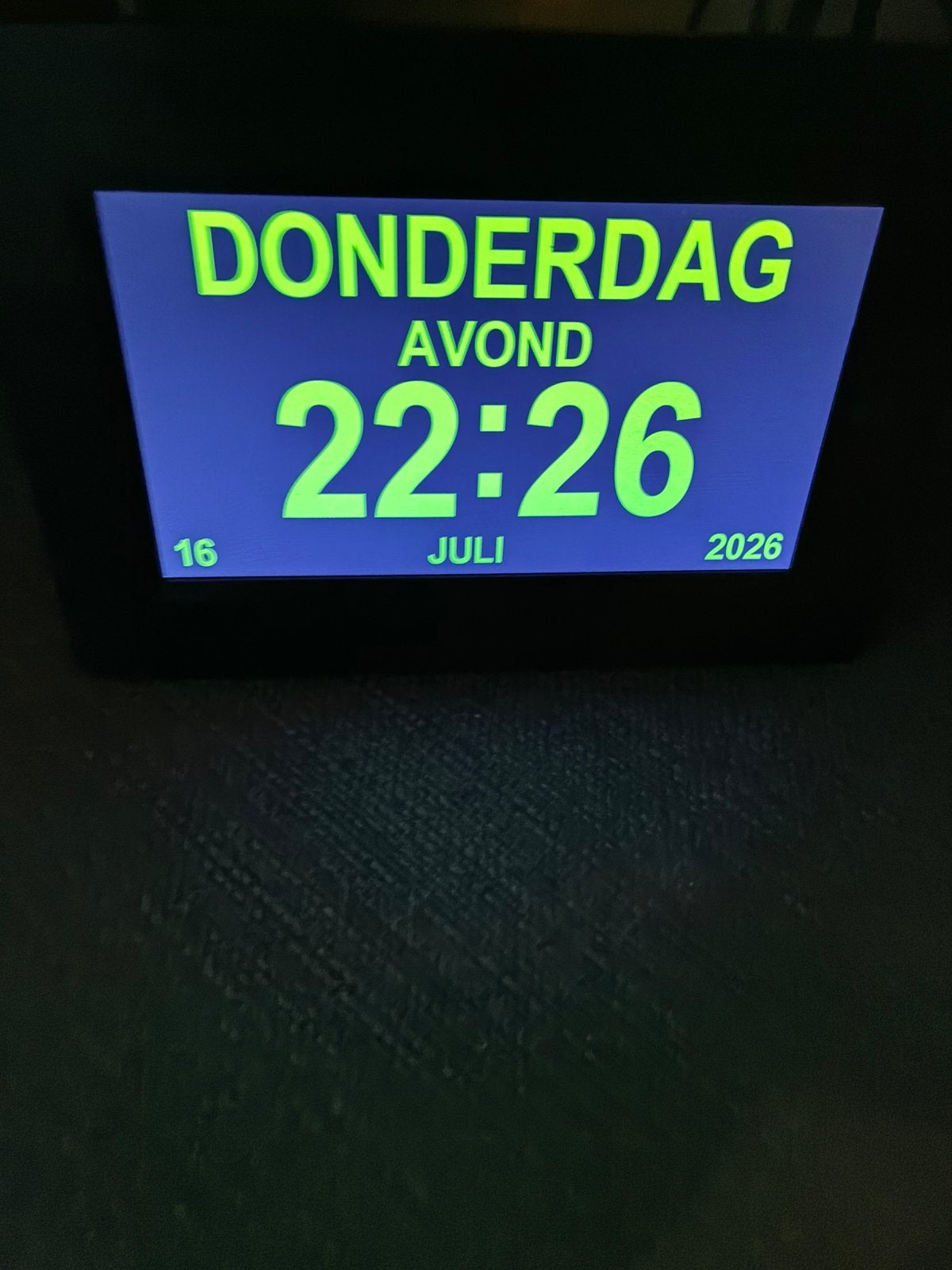 Deze digitale klok, Ophalen of Verzenden, Zo goed als nieuw