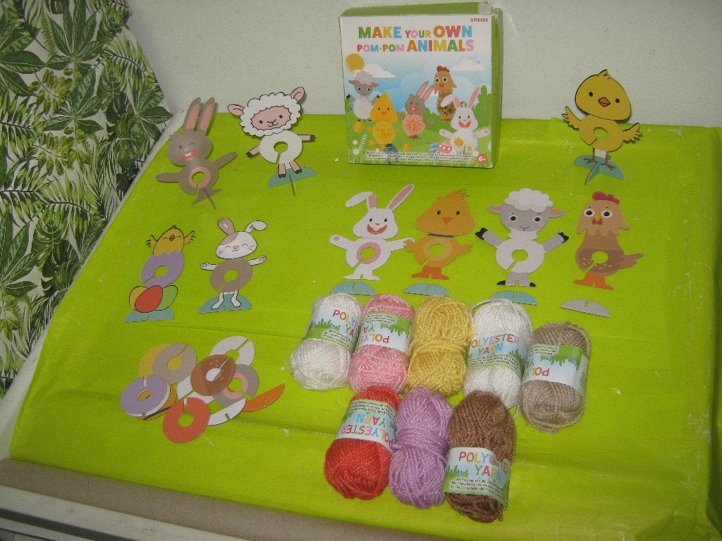 MAAK JE EIGEN POM POM DIEREN €0,50!, Ophalen, Zo goed als nieuw, Knutselwerk