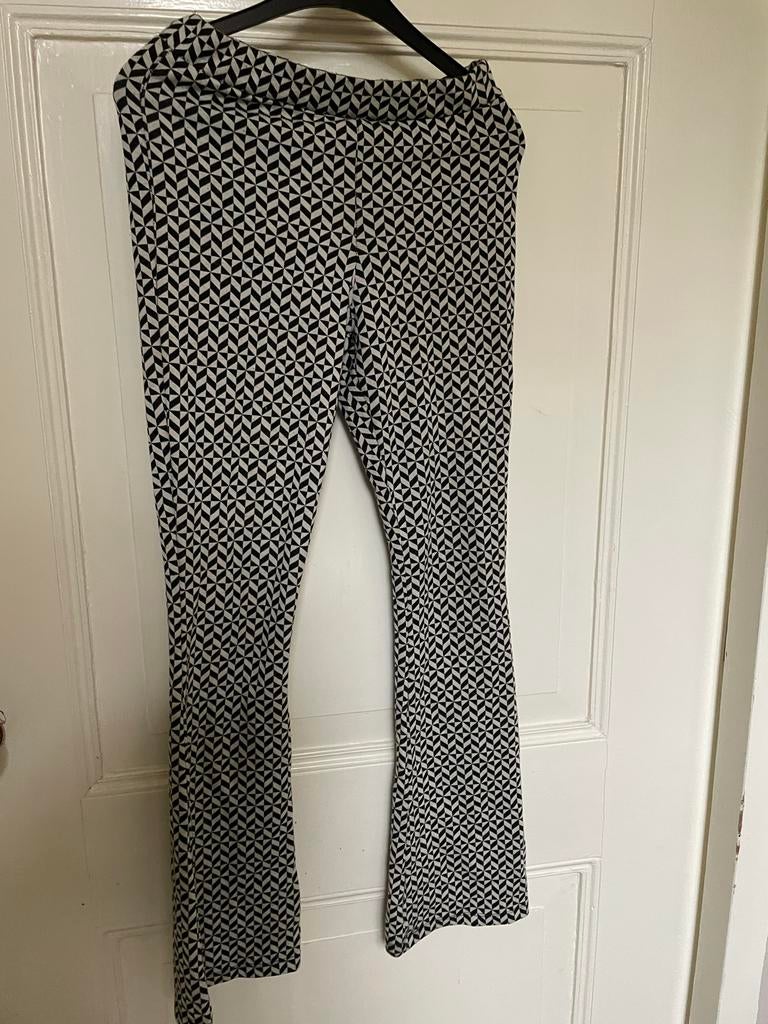 Seven Sisters flared broek met geometrische print, Zwart, Ophalen of Verzenden, Zo goed als nieuw, Maat 36 (S)