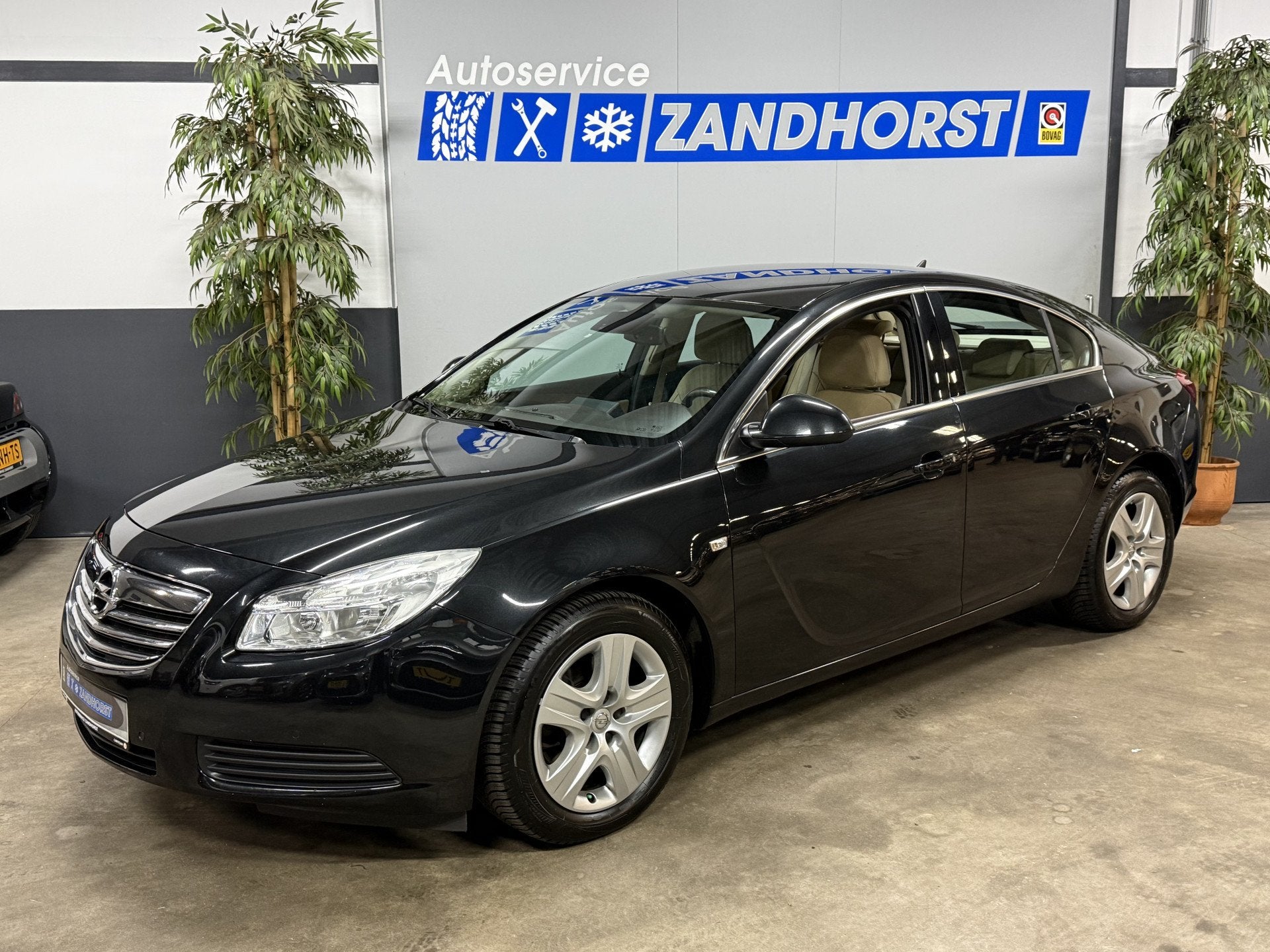 Opel Insignia 2.0 T Edition // Autom // leer (bj 2010), Gebruikt, Beige, 4 cilinders, Zwart