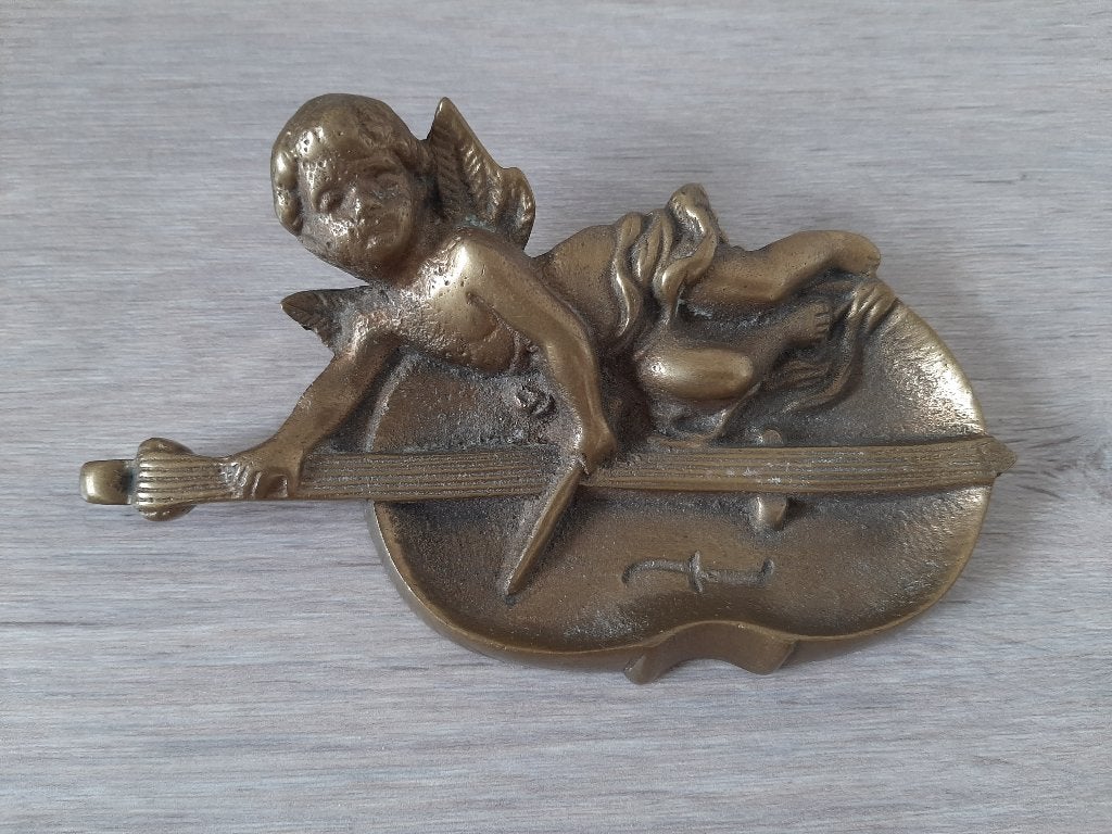 Oud brons (?)  bakje engel engeltje met viool, Ophalen