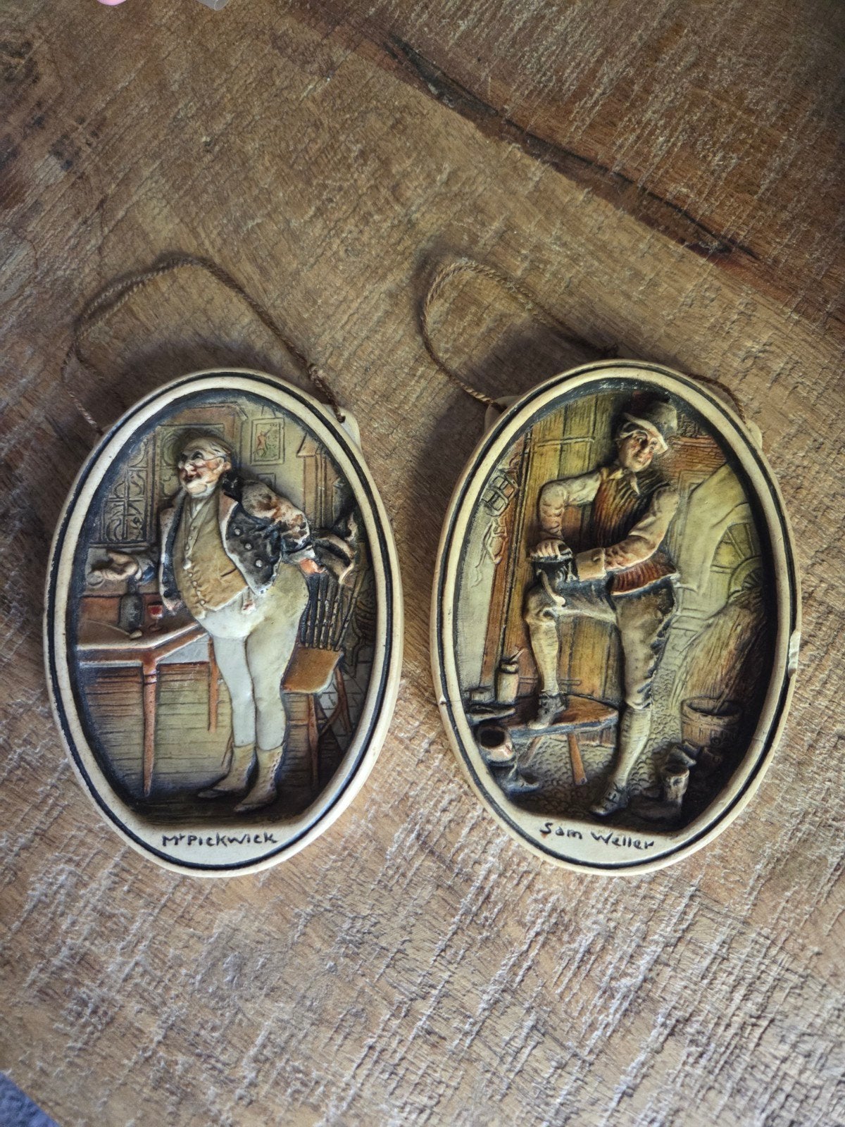 2 oude plaquettes van Mr. Pickwik., Ophalen of Verzenden
